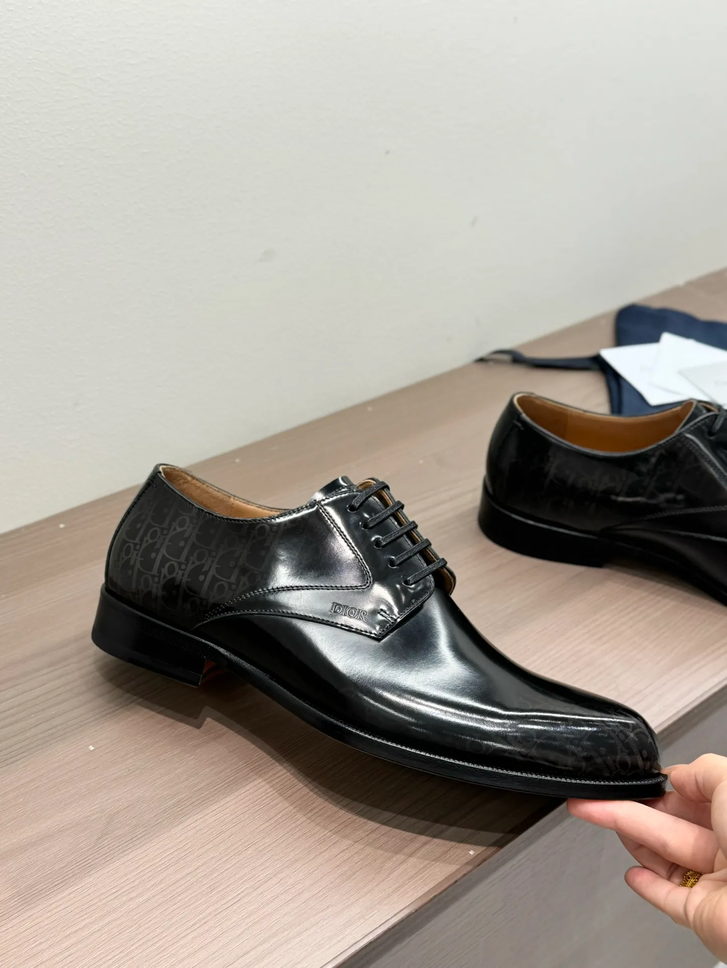 [Dior Dior] Top P: 960💰 Standard code 39-44 (38.45.46 custom-made, non-returnable and non-exchangeable) Dior Dior's latest high-end men's boutique casual leather shoes, imported cowhide upper, water-dyed cowhide lining, imported genuine leather outsole, perfect details, standard code 39-44 (38.45.46 custom-made, non-refundable and non-exchangeable),
